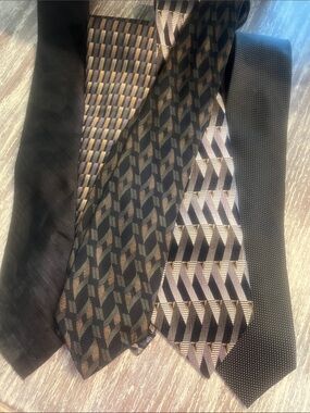 Assorted Mens Silk Ties. Browns and Black. All new. Very handsome looking.